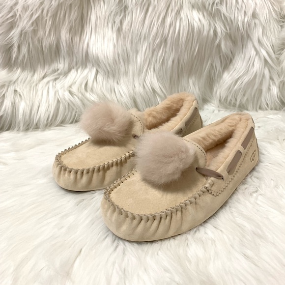 UGG Dakota Pom Pom slippers - Picture 3 of 4